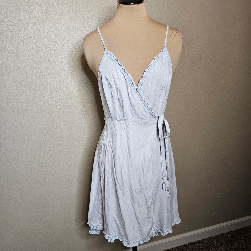 Nectar Clothing Light Blue Chambray Denim Wrap Dress Ruffle Trim V-Neck  Medium